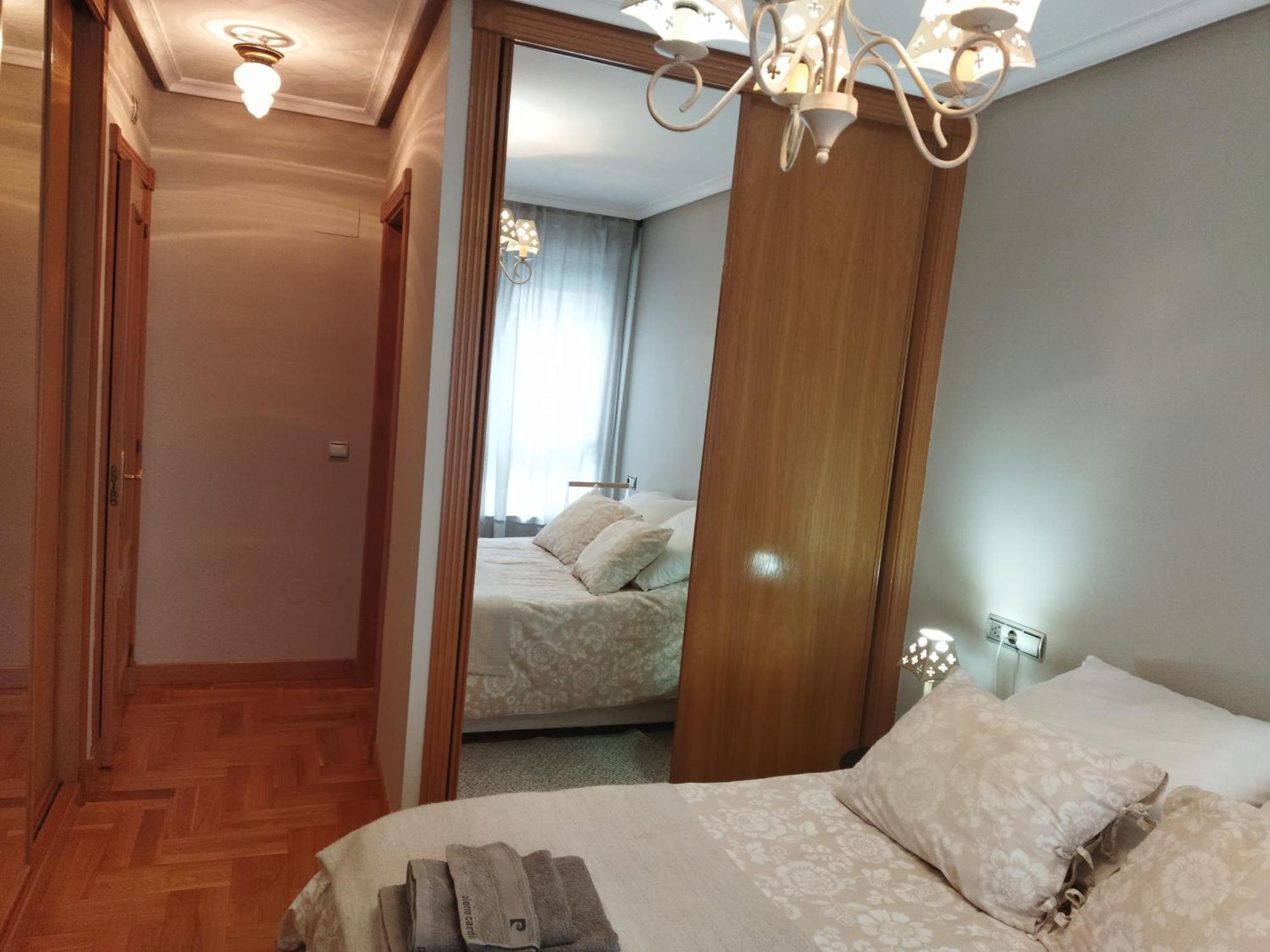 Centrico Apartamento Oviedo Parking Y Wifi Gratuitos Admite Mascotas Bagian luar foto