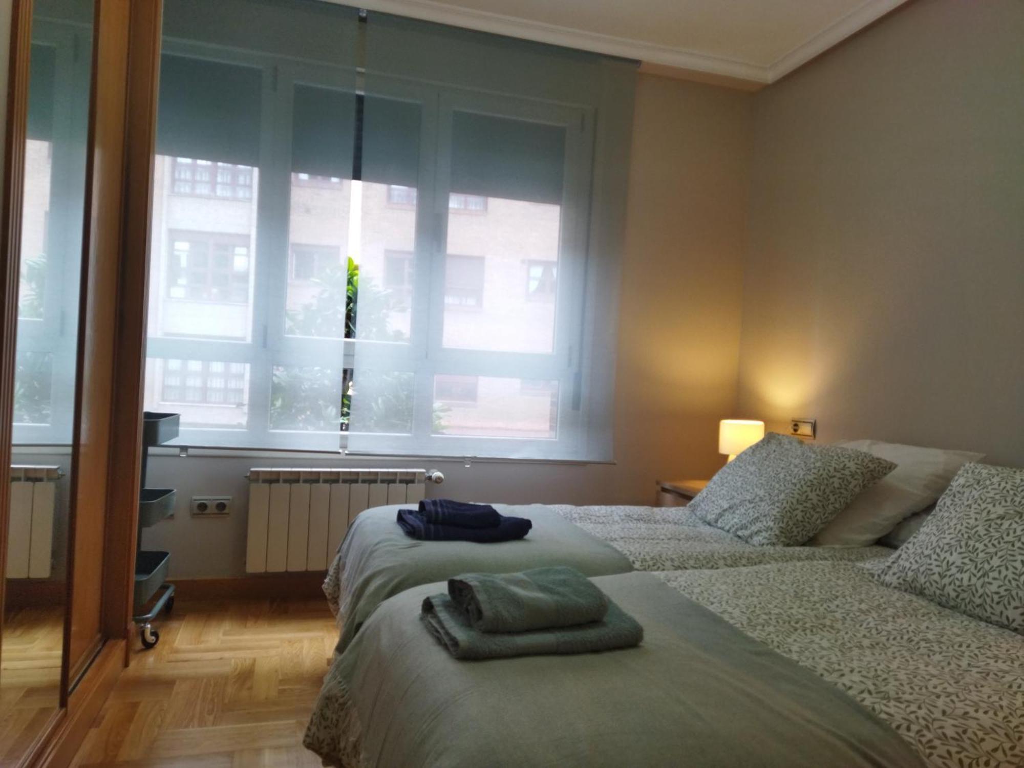 Centrico Apartamento Oviedo Parking Y Wifi Gratuitos Admite Mascotas Bagian luar foto